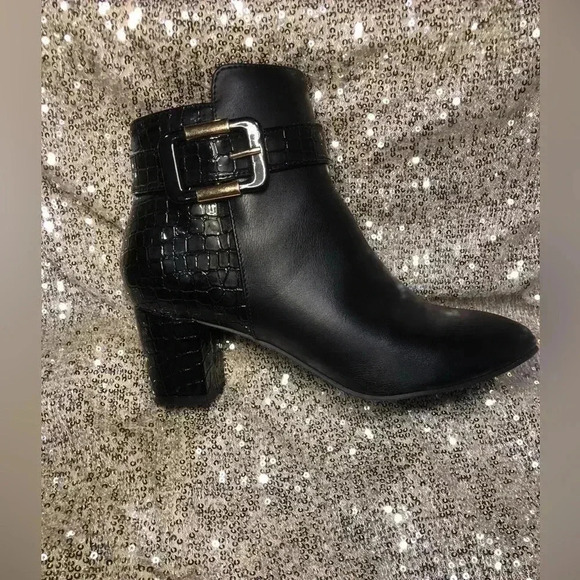 Women’s Snakeskin pattern ankle boots size 6.5 - Picture 1 of 15